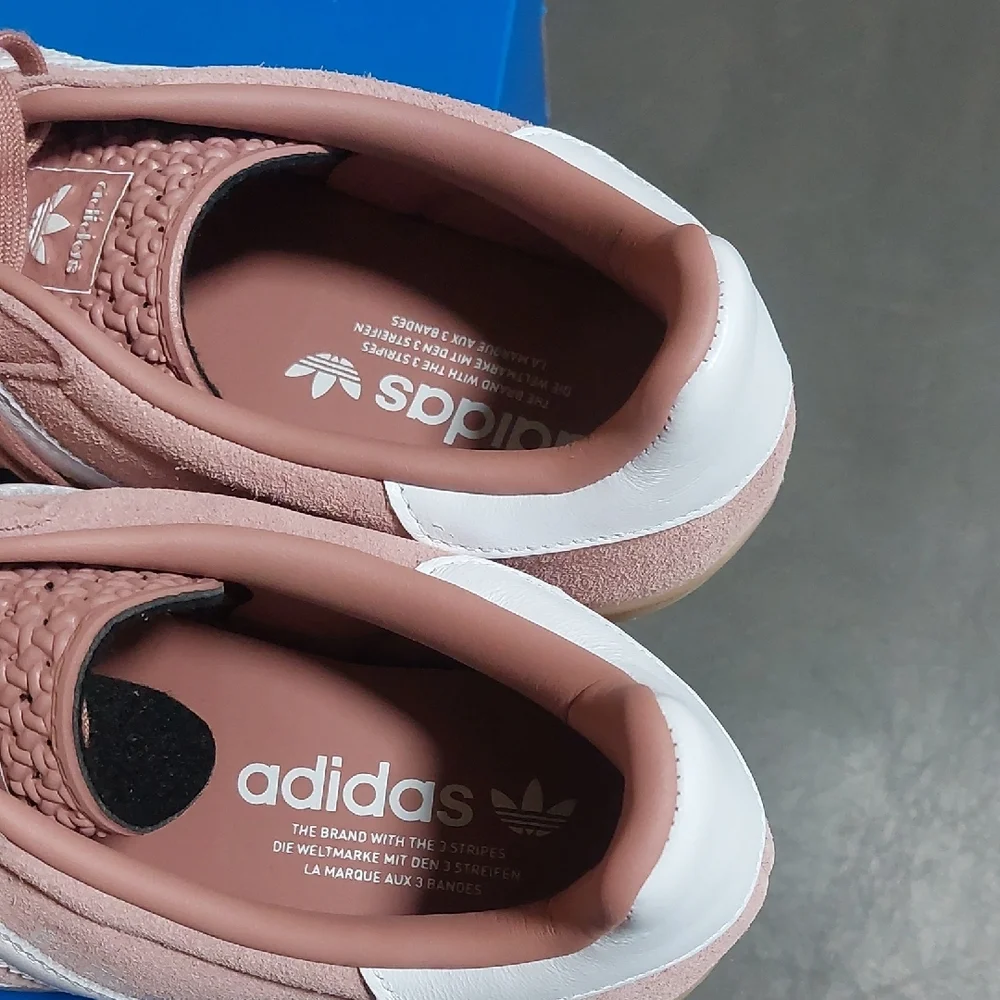 adidas Gazelle Soft Pink Suede Sneakers with Gum Bottom Size 8.5 NWT - Picture 4 of 6